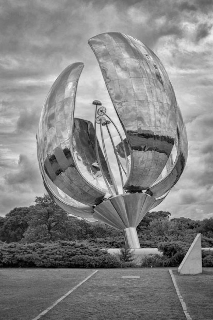 The Floralis Generica, Buenos Aires