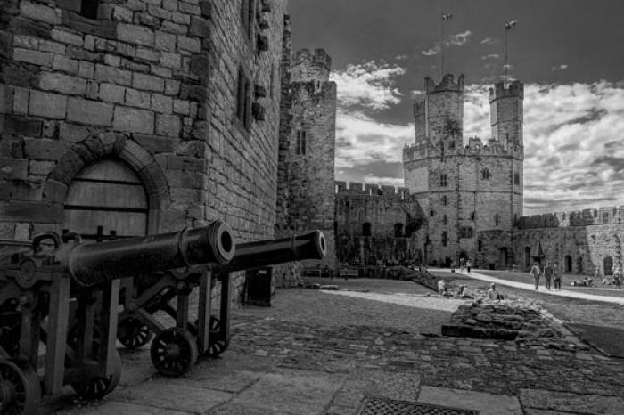 Caernarvon Castle and cannons 