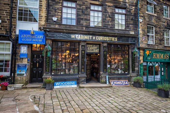 The Apothecary Guest House and Cabinet of Curiosities, Haworth