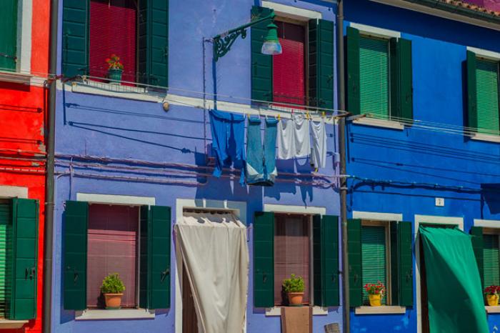 Colourful fishermen's houses and hanging washing, Burano, Venetian Lagoon