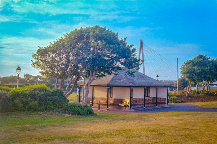 Arts and Crafts Shelter, Kings Gardens, Southport
